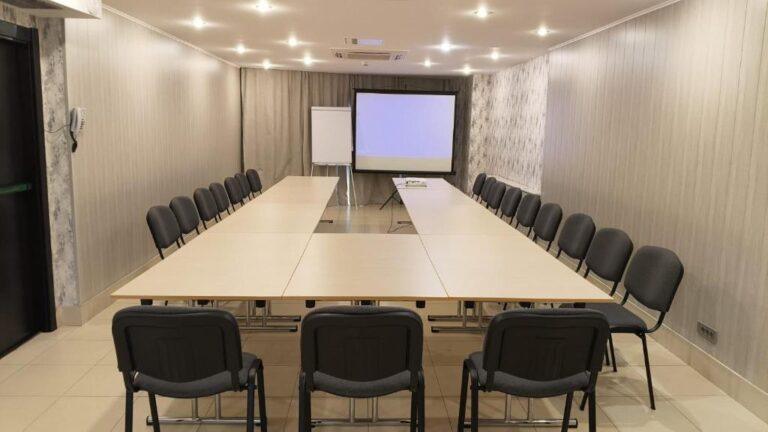 ch-bucarest-1lieu1salle-meetings.jpg