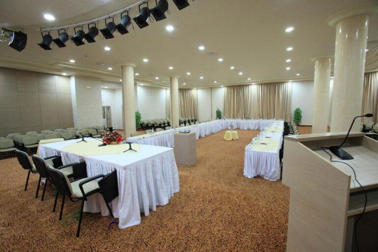 el-mouradi-tozeur-1lieu1salle-meetings.jpg