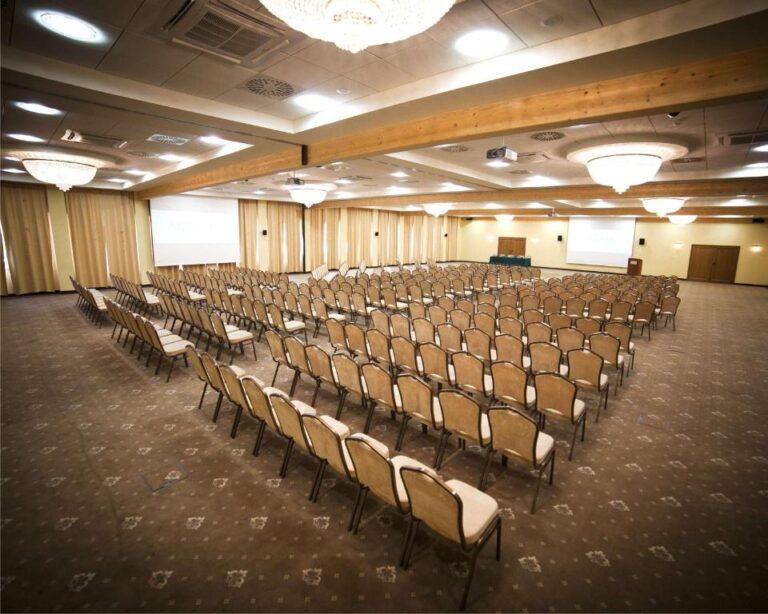 grand-hotel-kielce-1lieu1salle-meeting.jpg