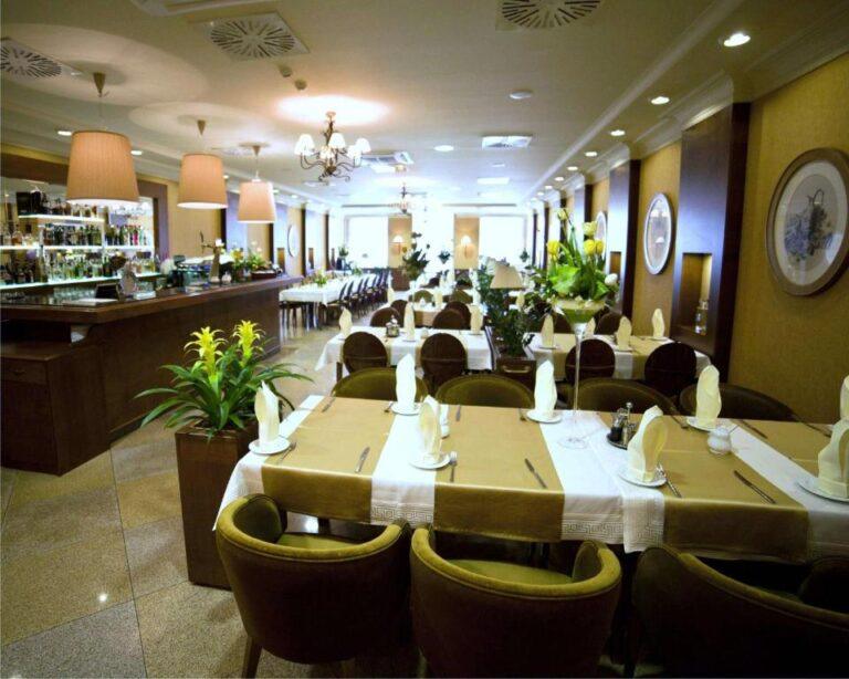 grand-hotel-kielce-1lieu1salle-seminaire.jpg