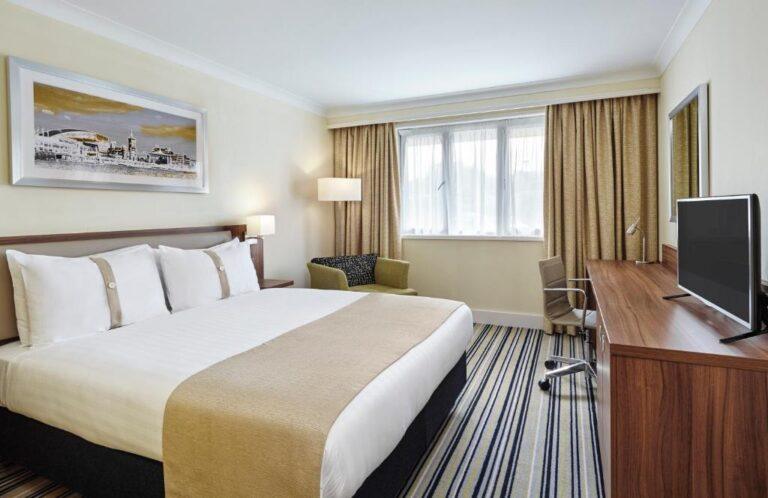 holiday-inn-cardiff-north-1lieu1salle-events.jpg