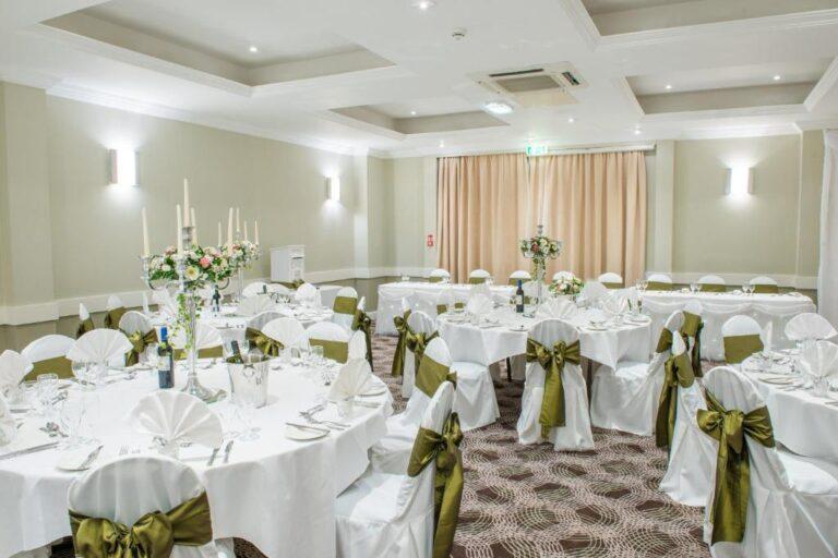 holiday-inn-cardiff-north-1lieu1salle-reunion.jpg