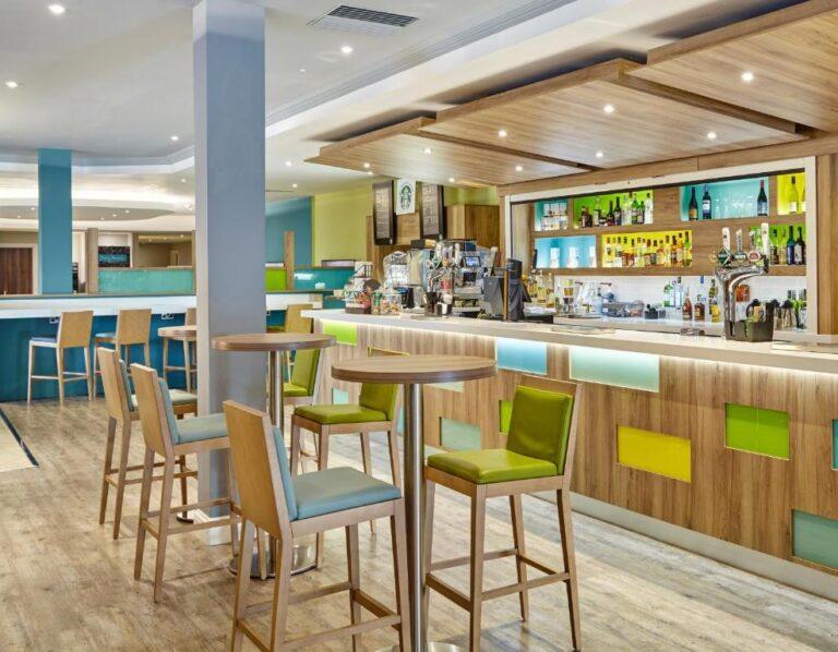 holiday-inn-cardiff-north-1lieu1salle-reunions.jpg