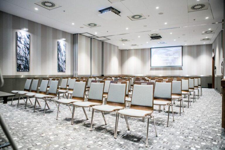 holiday-inn-dabrowa-gornicza-1lieu1salle-meeting.jpg