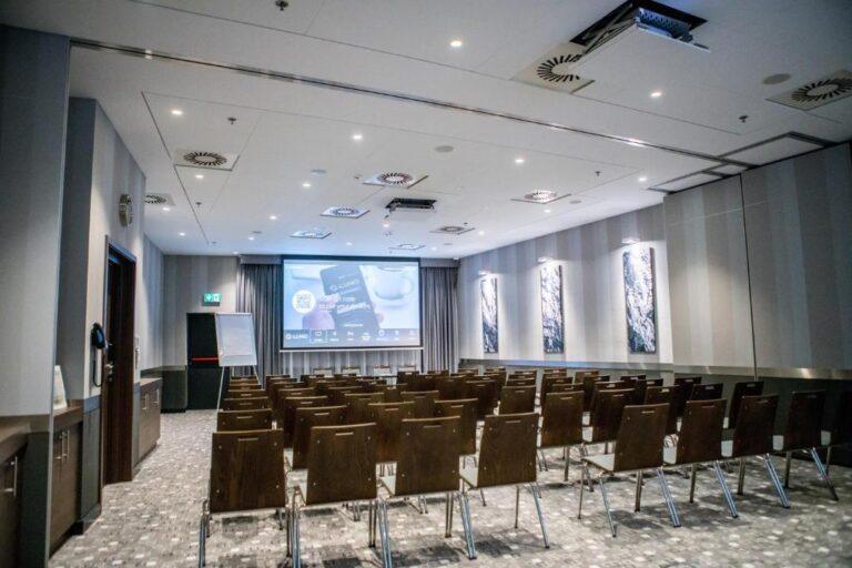 holiday-inn-dabrowa-gornicza-1lieu1salle-meetings.jpg