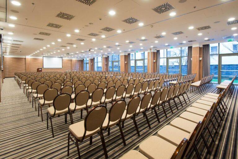 holiday-inn-krakow-city-centre-1lieu1salle-reunion.jpg