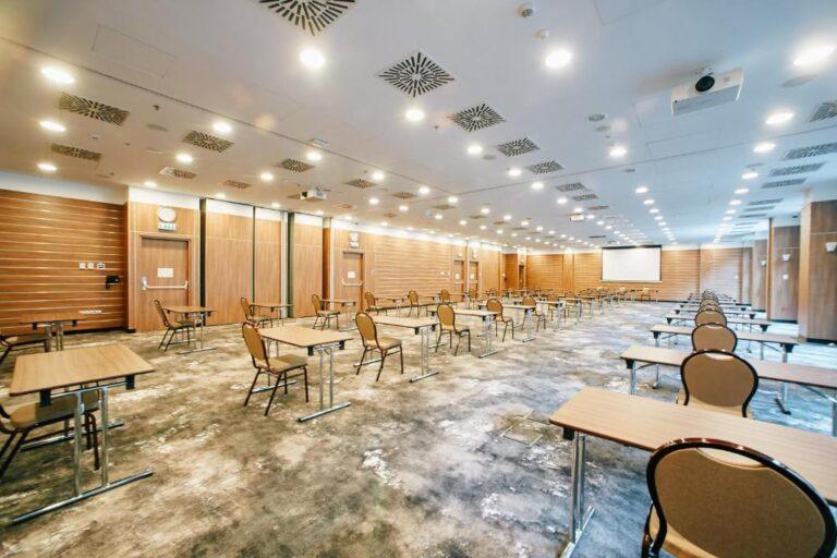 holiday-inn-krakow-city-centre-1lieu1salle-reunions.jpg