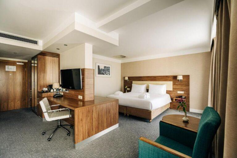 holiday-inn-lodz-1lieu1salle-events.jpg