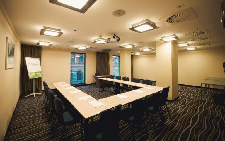 holiday-inn-lodz-1lieu1salle-meetings.jpg