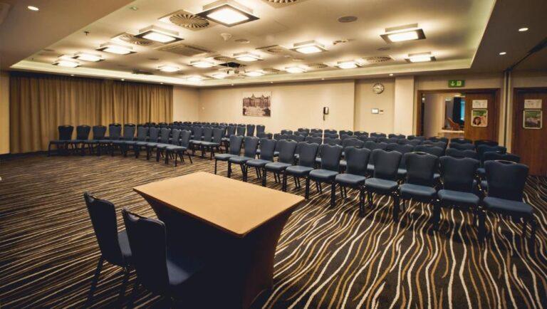 holiday-inn-lodz-1lieu1salle-reunion.jpg