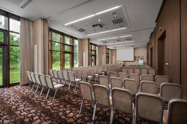holiday-inn-warsaw-jozefow-1lieu1salle-meeting.jpg