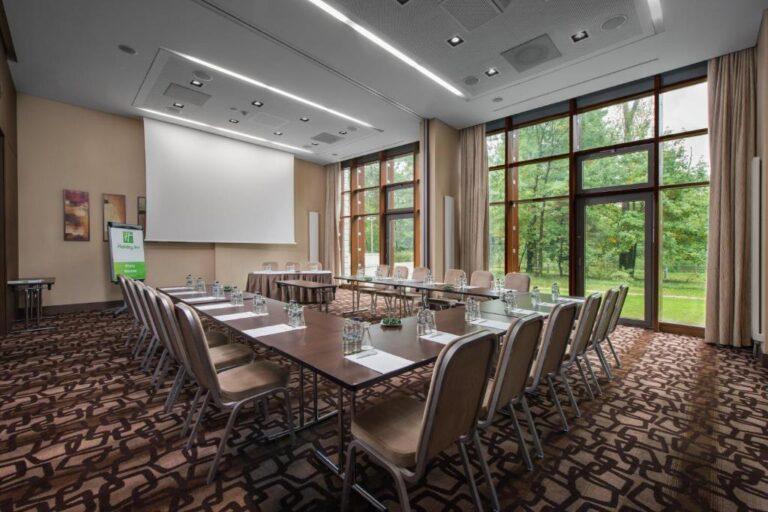 holiday-inn-warsaw-jozefow-1lieu1salle-meetings.jpg