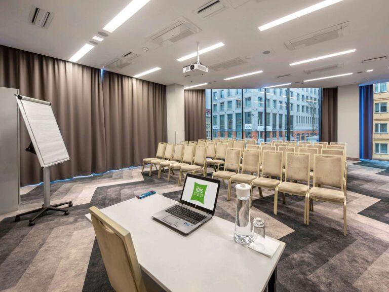 ibis-styles-wroclaw-centrum-1lieu1salle-meetings.jpg