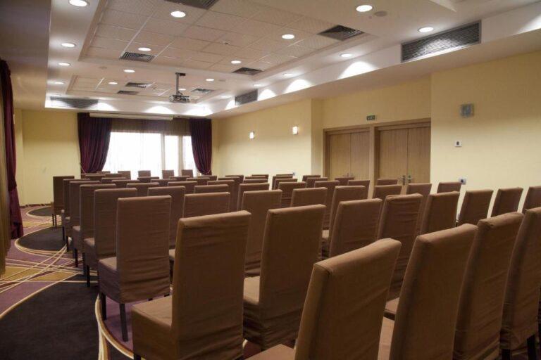 mari-vila-bucarest-1lieu1salle-meeting.jpg