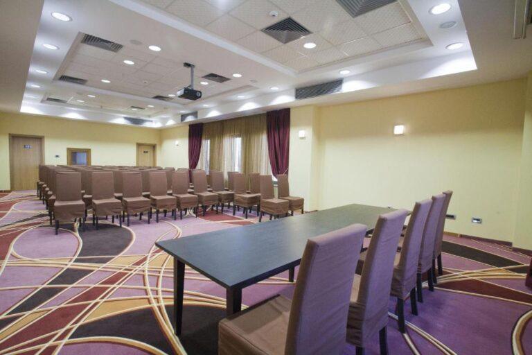mari-vila-bucarest-1lieu1salle-meetings.jpg