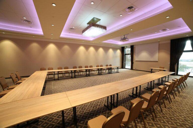 mragowo-resort-1lieu1salle-meeting.jpg