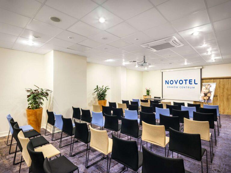 novotel-krakow-centrum-1lieu1salle-meetings.jpg