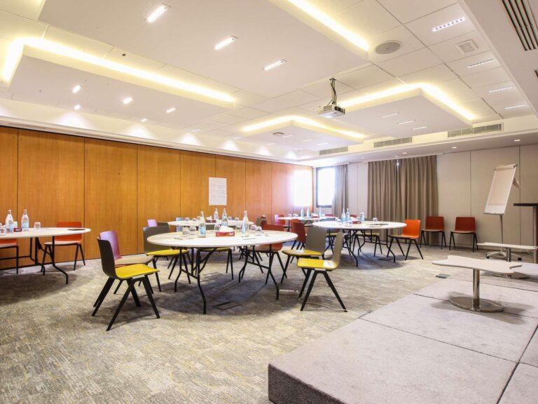 novotel-tunis-1lieu1salle-meeting.jpg