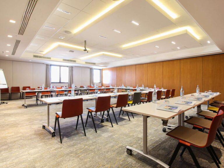 novotel-tunis-1lieu1salle-meetings.jpg