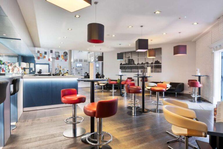 park-inn-radisson-cardiff-centre-1lieu1salle-meetings.jpg