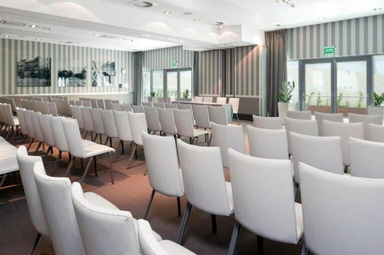 qubus-bydgoszcz-1lieu1salle-meeting.jpg