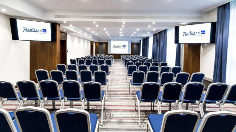 radisson-blu-wroclaw-1lieu1salle-meeting.jpg