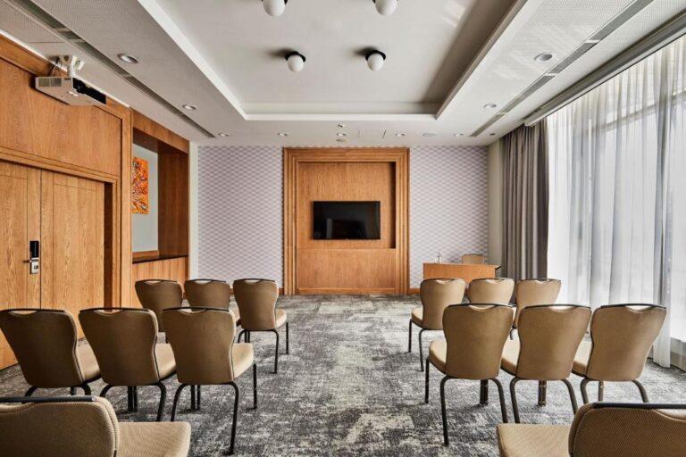 sheraton-poznan-1lieu1salle-reunion.jpg