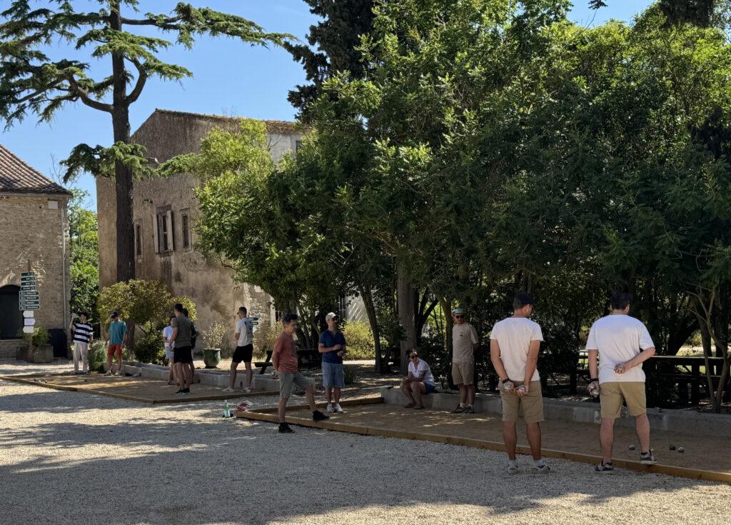Cour-Barbes.-Detente-concours-de-peranque-scaled-1.jpeg