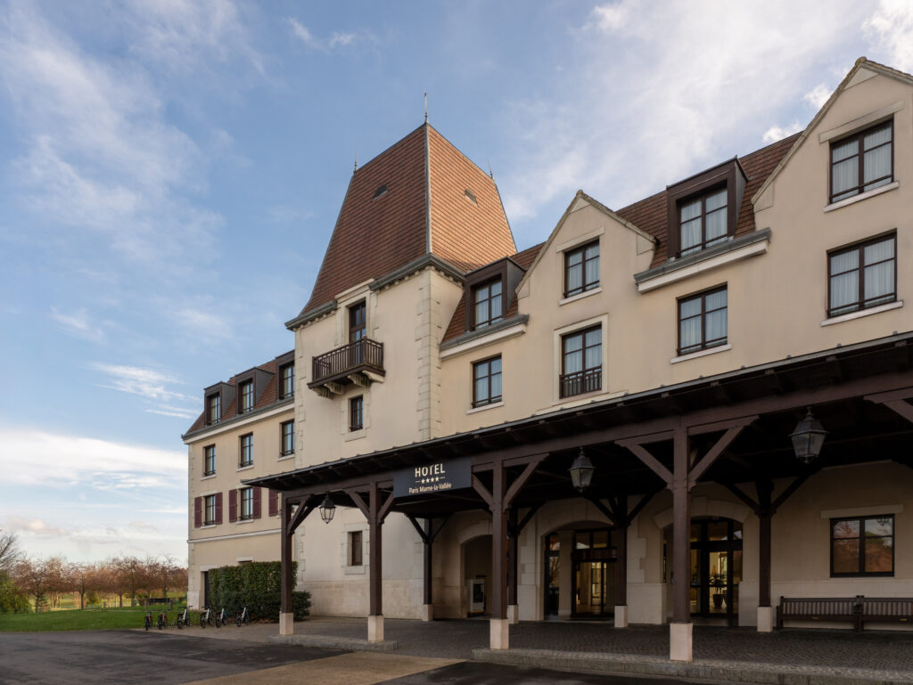 Elise-Quiniou-Crowne-Plaza-MLV-A7_07813-Modifier-Modifier-scaled-1.jpg