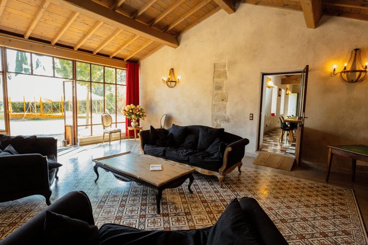 Les-Cabanes-dans-les-bois-11-Orangeraie-Salon.png