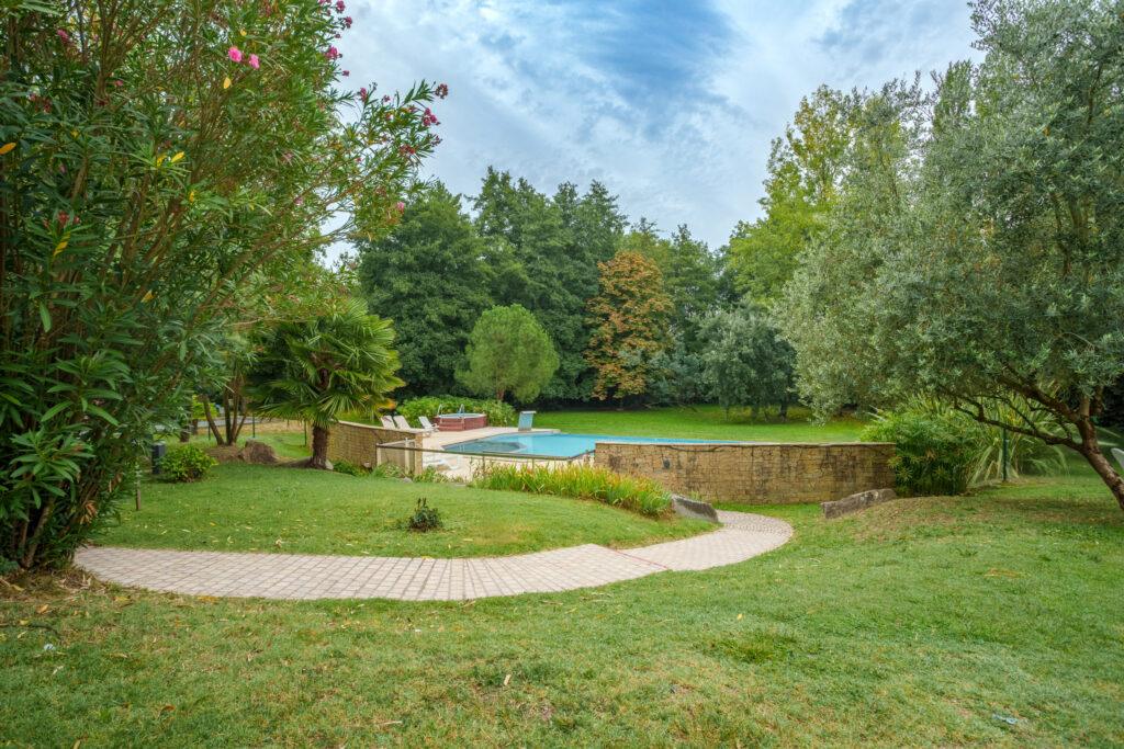 Piscine-parc-scaled-1.jpg