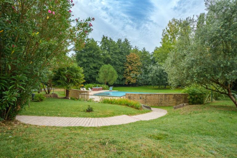 Piscine-parc-scaled-1.jpg