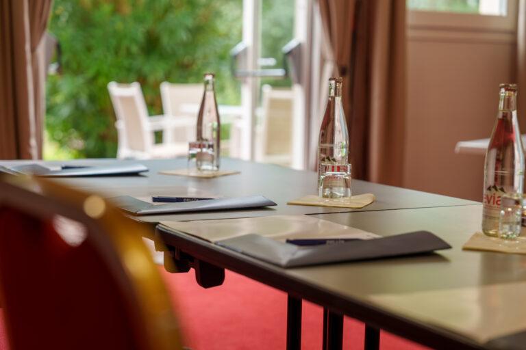 Vue-table-seminaire-2-scaled-1.jpg