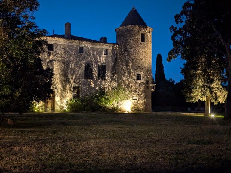 chateau-les-cabanes-dans-les-bois-carcasonne-scaled-1.jpg