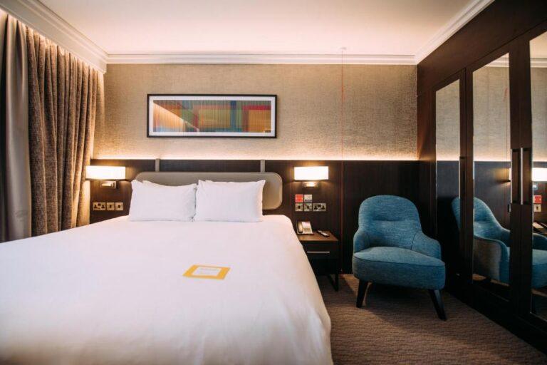 crowne-plaza-belfast-1lieu1salle-meeting.jpg