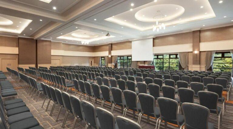 crowne-plaza-belfast-1lieu1salle-meetings.jpg