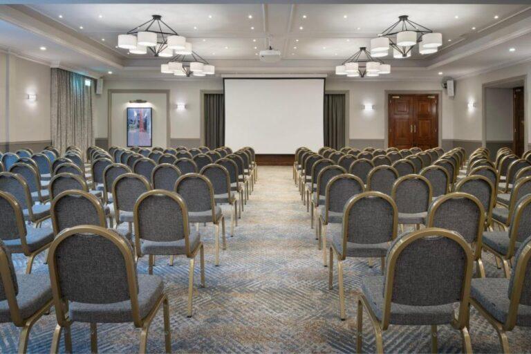 delta-hotels-huntingdon-1lieu1salle-meeting.jpg