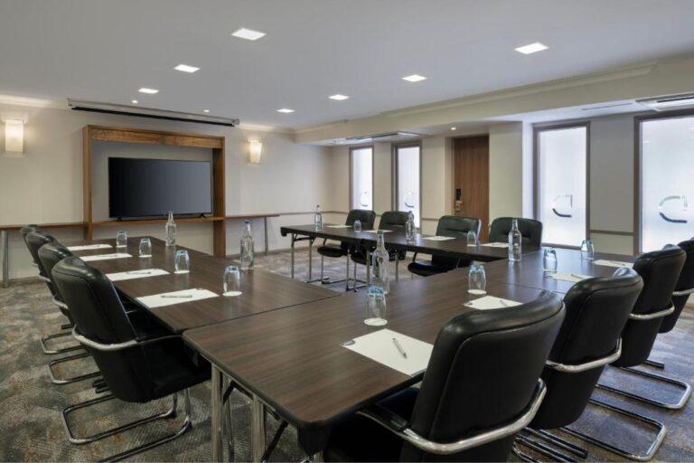 delta-hotels-peterborough-1lieu1salle-meetings.jpg