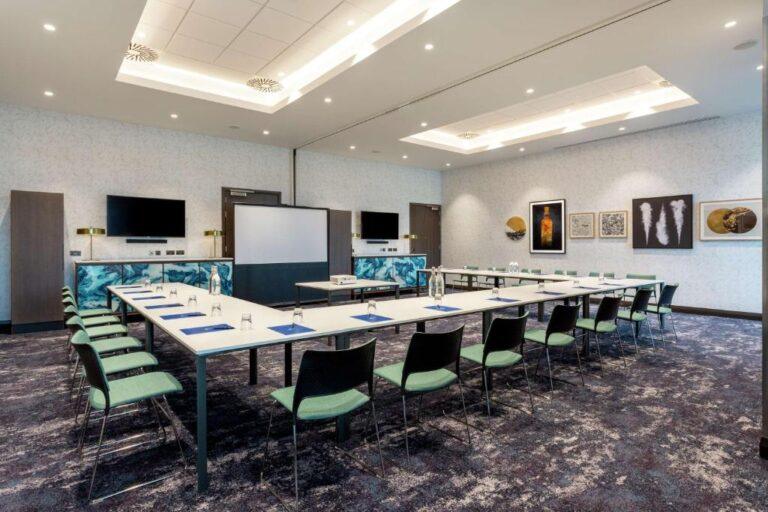 hilton-aberdeen-teca-1lieu1salle-meeting.jpg