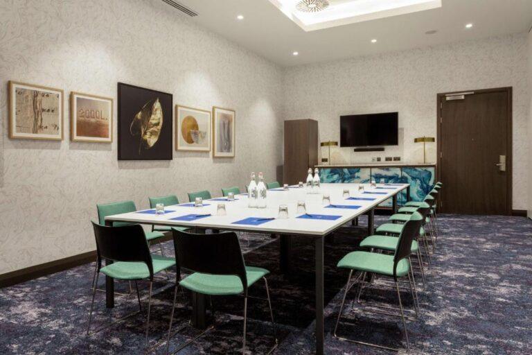 hilton-aberdeen-teca-1lieu1salle-meetings.jpg