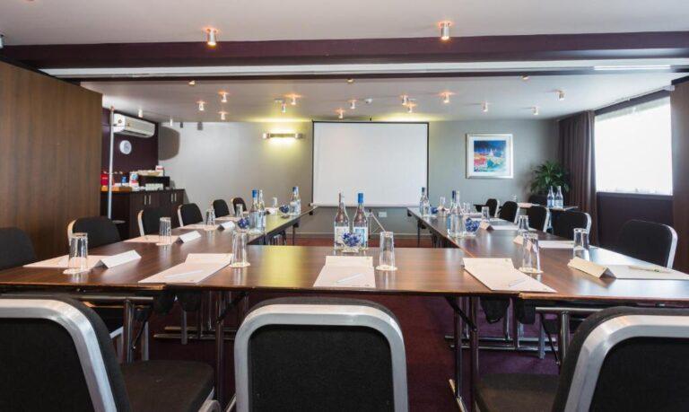 holiday-inn-aberdeen-west-1lieu1salle-reunion.jpg
