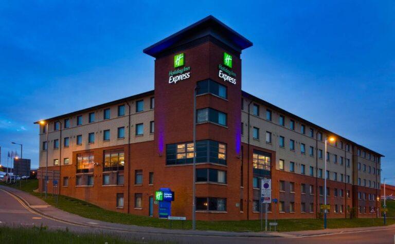 holiday-inn-aeroport-luton-1lieu1salle-evenement.jpg