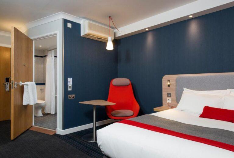 holiday-inn-aeroport-luton-1lieu1salle-event.jpg