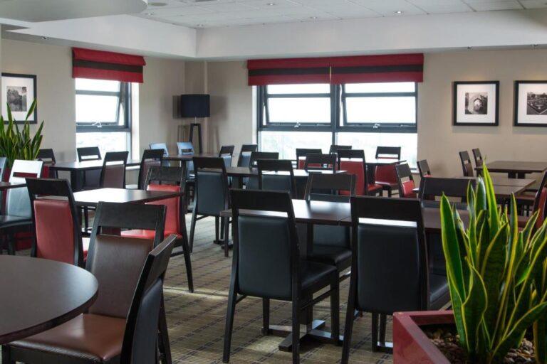 holiday-inn-aeroport-luton-1lieu1salle-meetings.jpg