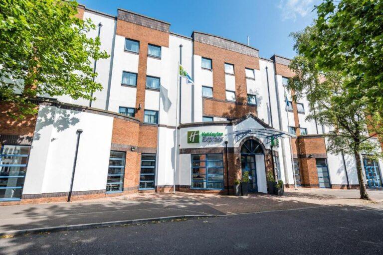 holiday-inn-express-belfast-city-1lieu1salle-evenement.jpg