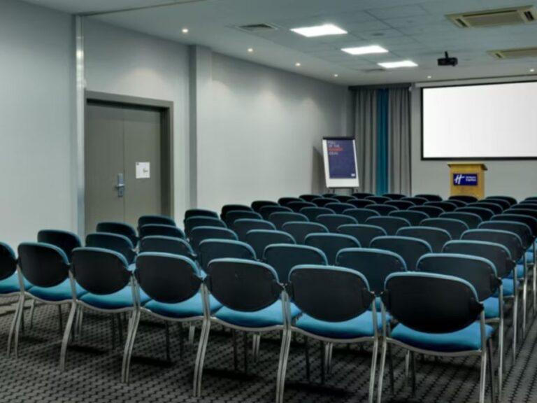 holiday-inn-express-belfast-city-1lieu1salle-meeting.jpg