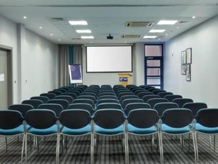 holiday-inn-express-belfast-city-1lieu1salle-meetings.jpg