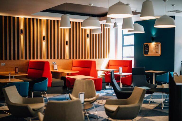 holiday-inn-express-belfast-city-1lieu1salle-seminaire.jpg