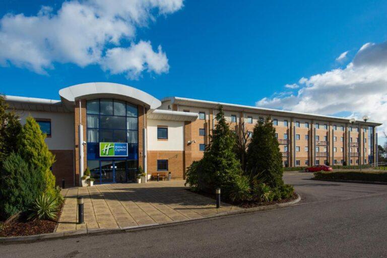 holiday-inn-express-newport-1lieu1salle-evenement.jpg