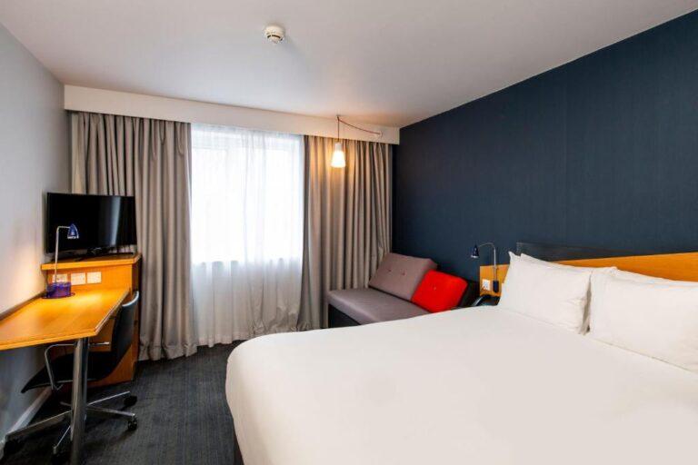 holiday-inn-express-newport-1lieu1salle-evenements.jpg